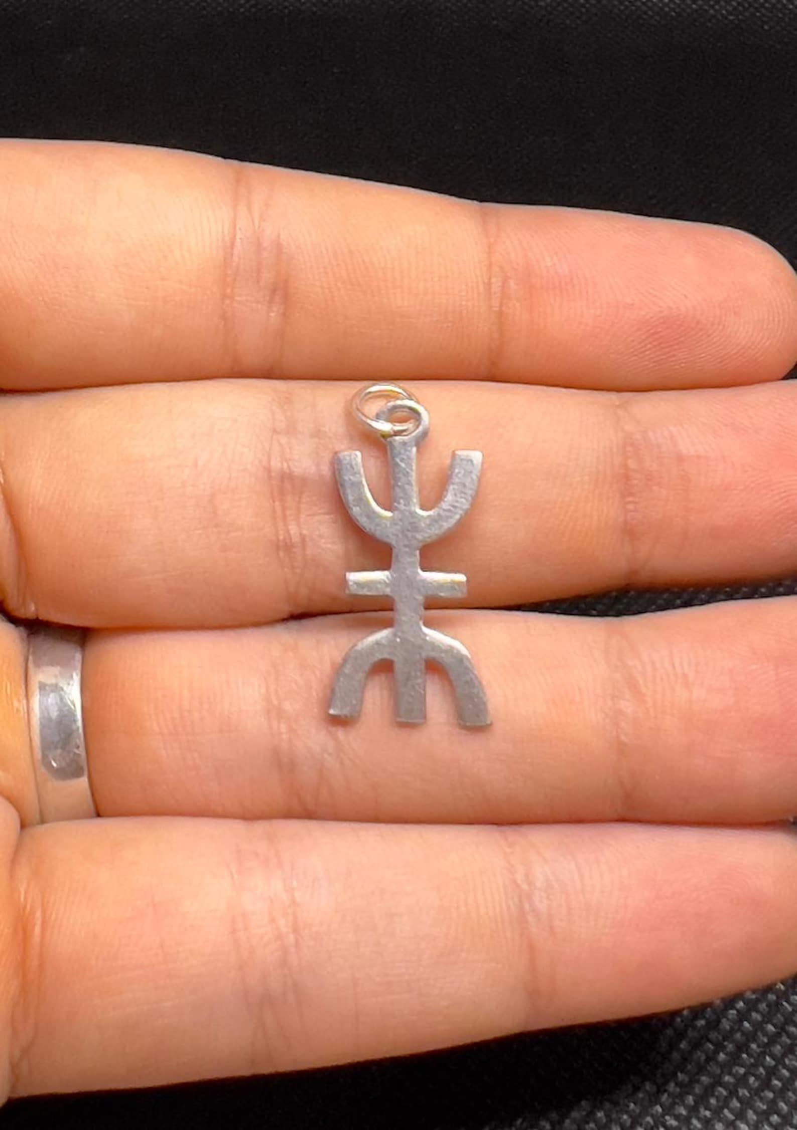 berber-silver-necklace-–-amazigh-yaz-sterling-silver-tuareg-pendant-6 Berber silver necklace Amazigh Yaz pendant front view