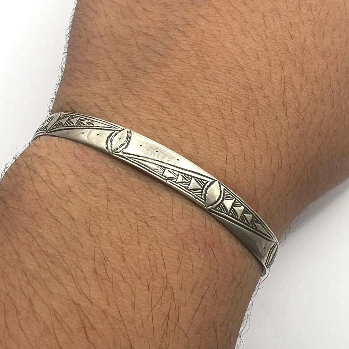 handmade_berber_moroccan_sterling_silver_bangle_bracelet_model_1 traditional_berber_artisan_sterling_silver_bracelet